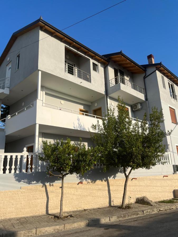 Villa Yseni Orikum Exterior photo